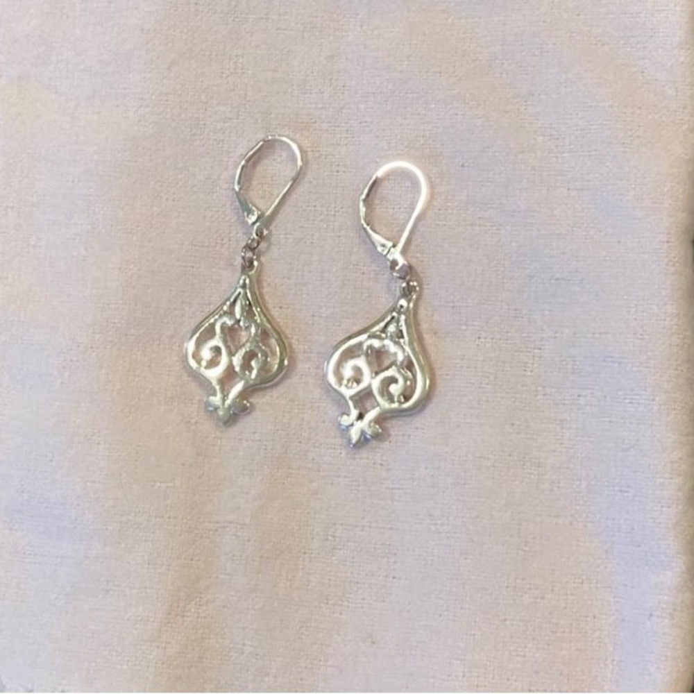 Silver filagree latch hook earrings
